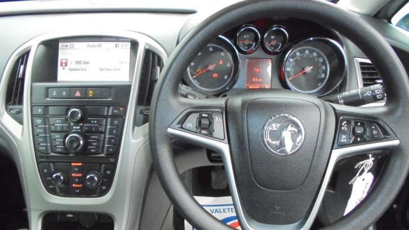 2011 Vauxhall Astra 1.7 CDTi image 4