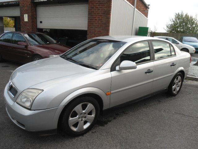 2002 VAUXHALL VECTRA 1.8 LS 16V image 2
