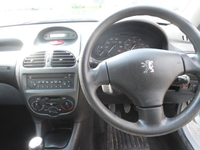 2005 PEUGEOT 206 1.1 image 4