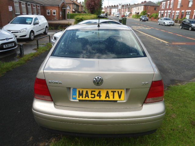 2004 VOLKSWAGEN BORA 2.0 image 3