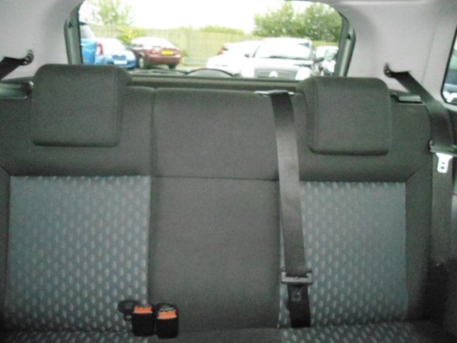 2004 FORD FIESTA 1.4 ZETEC 16V image 5