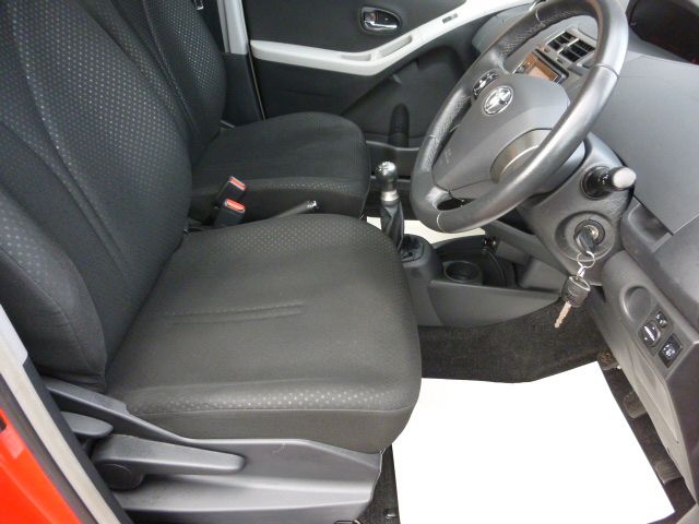 2011 TOYOTA YARIS 1.0 T SPIRIT VVT-I image 5
