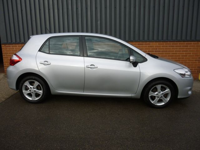 2010 TOYOTA AURIS 1.6 image 1