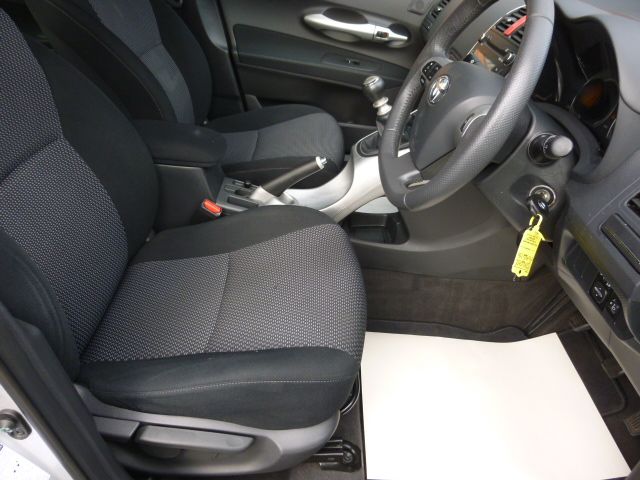 2010 TOYOTA AURIS 1.6 image 4