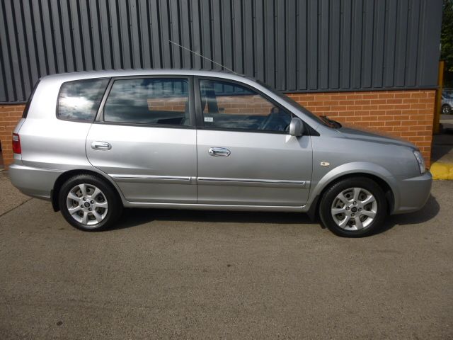 2004 KIA CARENS 2.0 LX 16V CRDI image 2