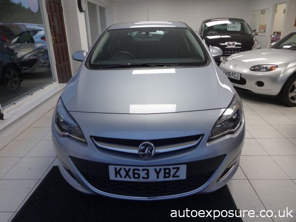2013 Vauxhall Astra 1.6i 16V SRi image 2