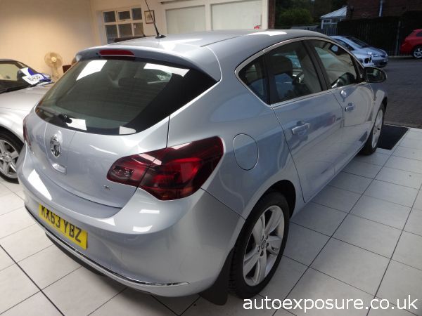 2013 Vauxhall Astra 1.6i 16V SRi image 3