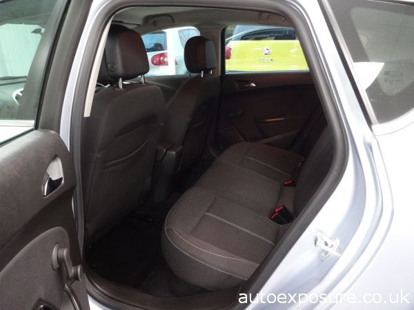 2013 Vauxhall Astra 1.6i 16V SRi image 5