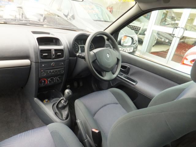 2002 RENAULT CLIO 1.2 image 4