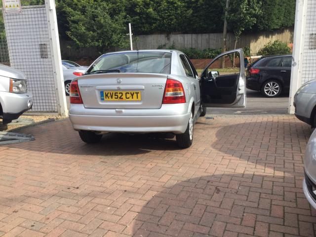 2002 VAUXHALL ASTRA 1.6 CLUB image 2