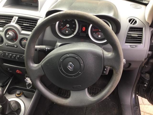 2005 RENAULT MEGANE 1.4 SL image 4