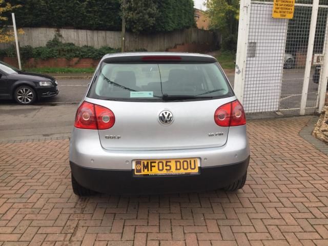 2005 VOLKSWAGEN GOLF 1.6 SPORT FSI image 3
