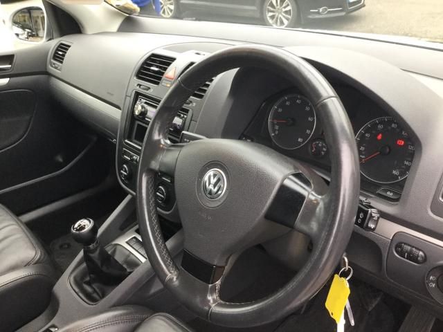 2005 VOLKSWAGEN GOLF 1.6 SPORT FSI image 4