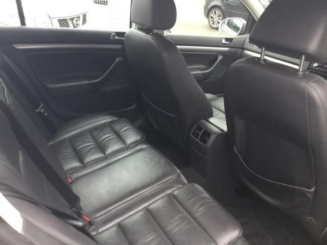 2005 VOLKSWAGEN GOLF 1.6 SPORT FSI image 5