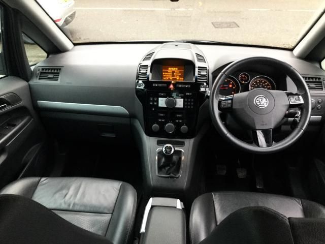 2008 VAUXHALL ZAFIRA 1.9 ELITE CDTI image 4