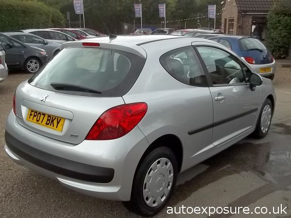 2007 Peugeot 207 1.4 16V S image 3