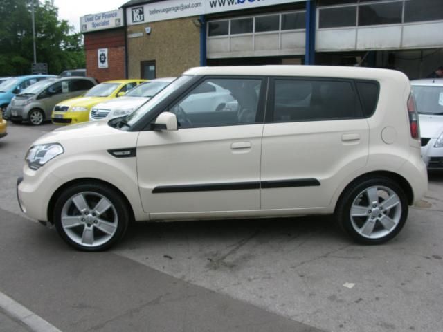 2010 KIA SOUL 1.6 SHAKER CRDI image 2