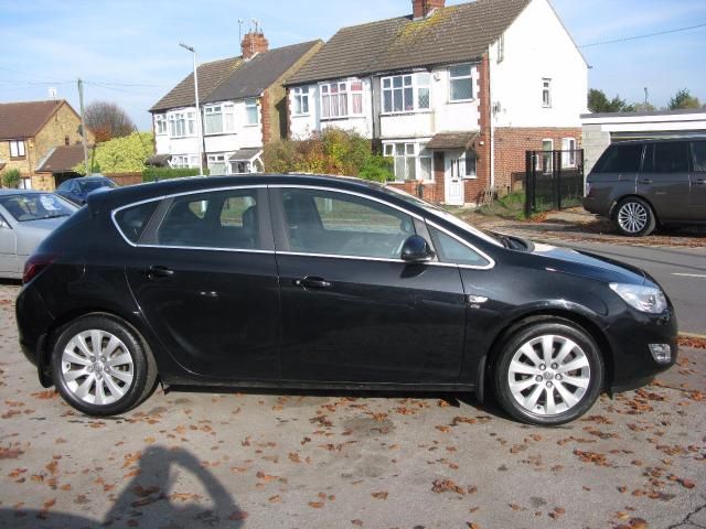 2011 VAUXHALL ASTRA 1.7 CDTI image 2