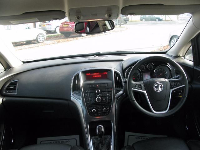 2011 VAUXHALL ASTRA 1.7 CDTI image 4