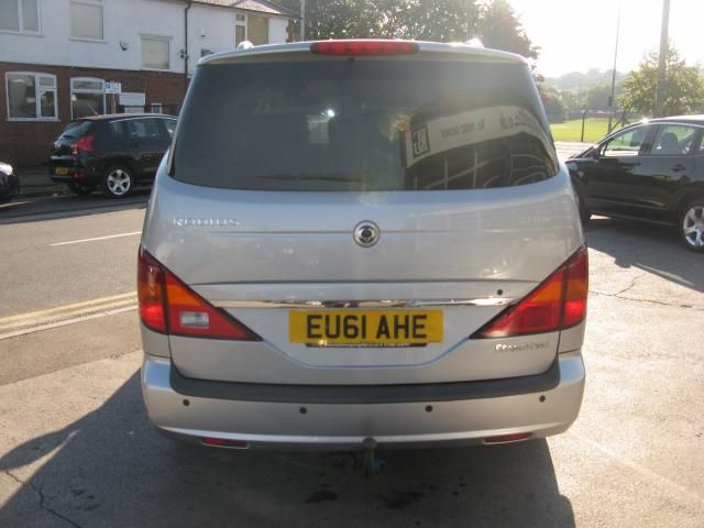 2012 SSANGYONG RODIUS 2.7 270 ES image 3