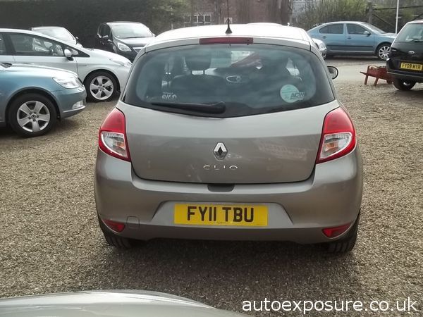 2011 Renault Clio 1.6 Auto image 3