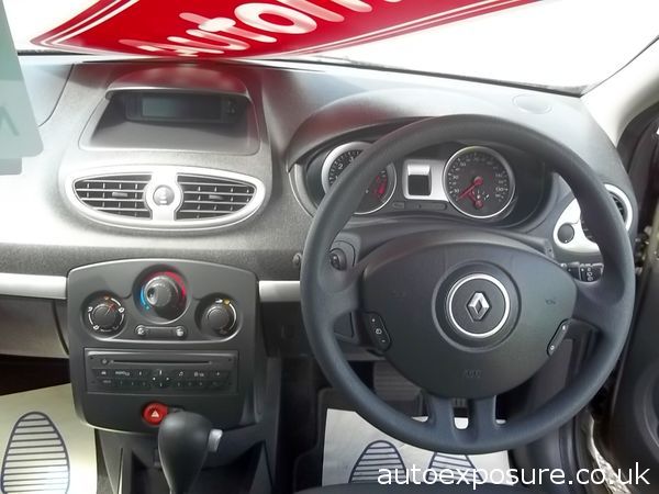 2011 Renault Clio 1.6 Auto image 5