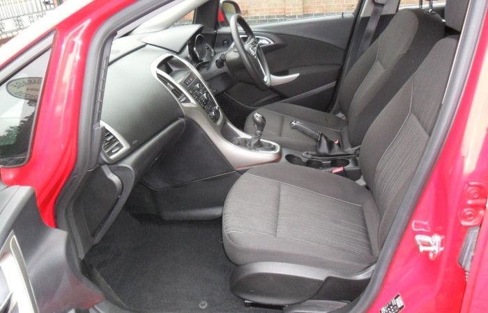 2011 Vauxhall Astra 1.7 CDTi image 4