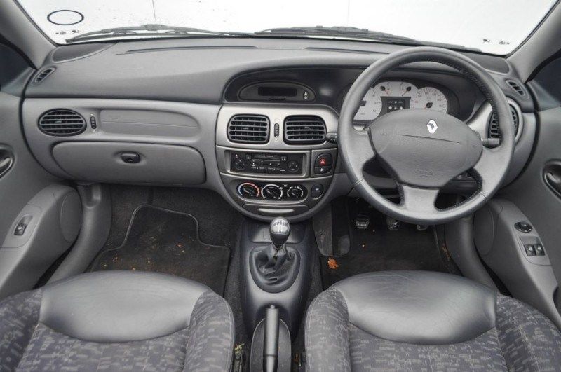 2001 Renault Megane 1.6 16V image 4