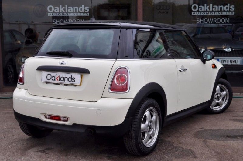 2011 MINI Hatch FIRST image 3