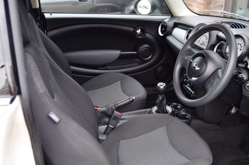 2011 MINI Hatch FIRST image 4