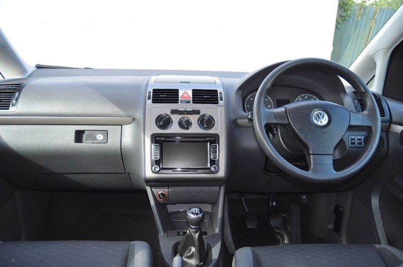 2009 VW Touran SE TDI image 4