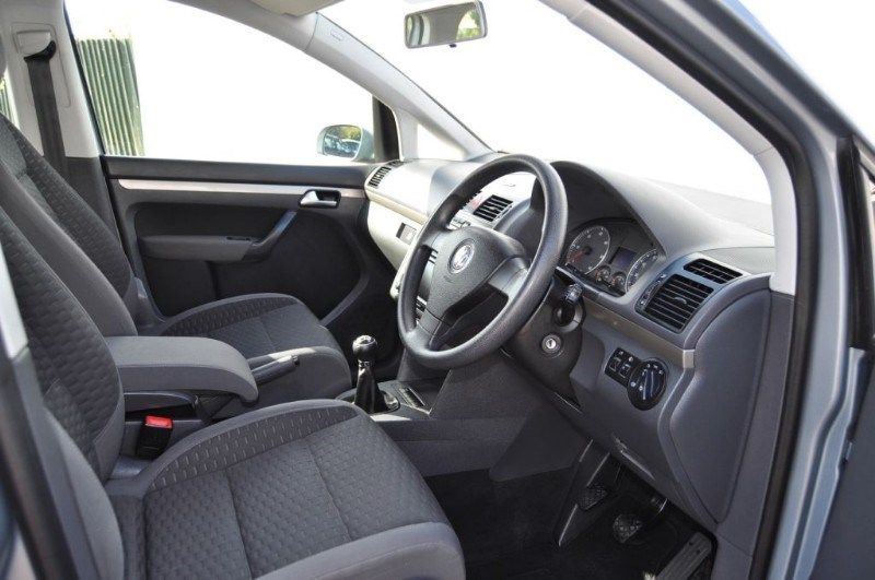 2009 VW Touran SE TDI image 5