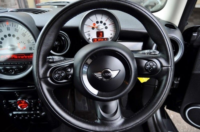2012 MINI Hatch COOPER D image 5