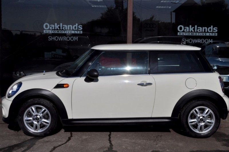 2013 MINI Hatch ONE D image 2