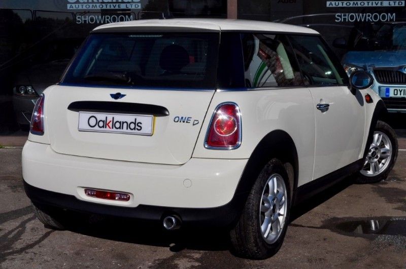 2013 MINI Hatch ONE D image 3