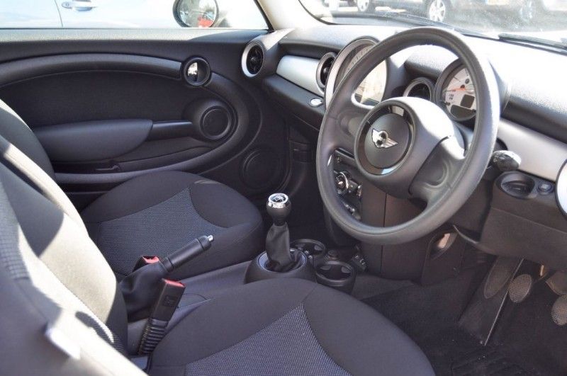 2013 MINI Hatch ONE D image 5