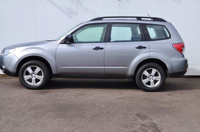 2010 Subaru Forester X 2.0 image 2