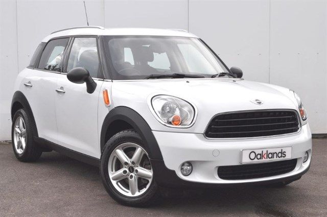 2011 MINI Countryman ONE image 1