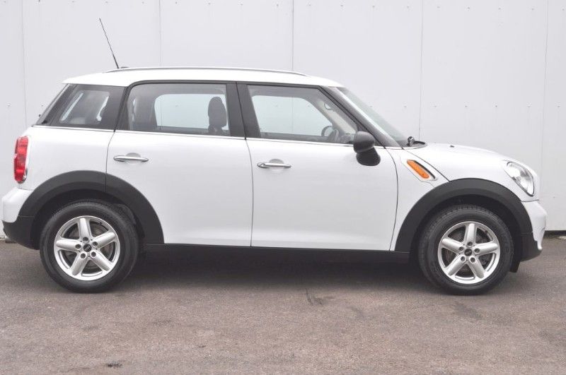 2011 MINI Countryman ONE image 2