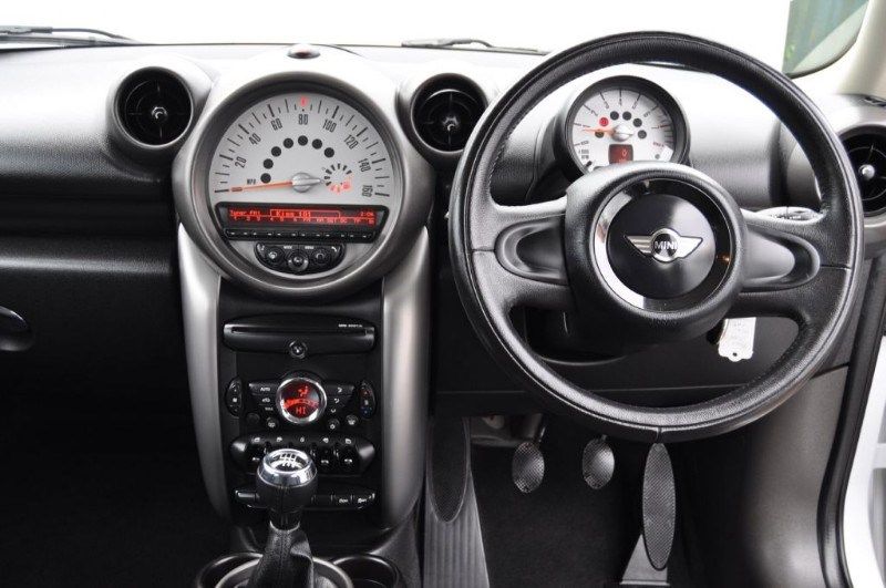 2011 MINI Countryman ONE image 4