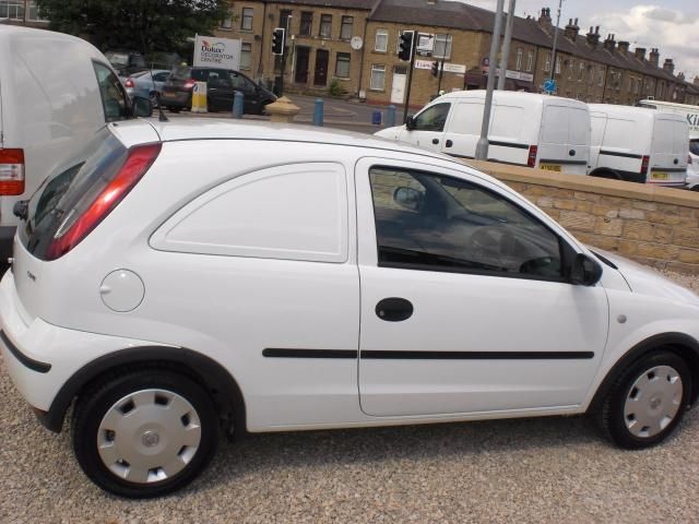 2006 VAUXHALL CORSA 1.3 CDTI image 2