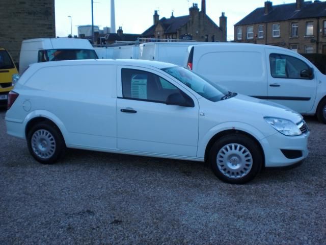 2011 VAUXHALL ASTRA Club 1.7 CDTi image 2