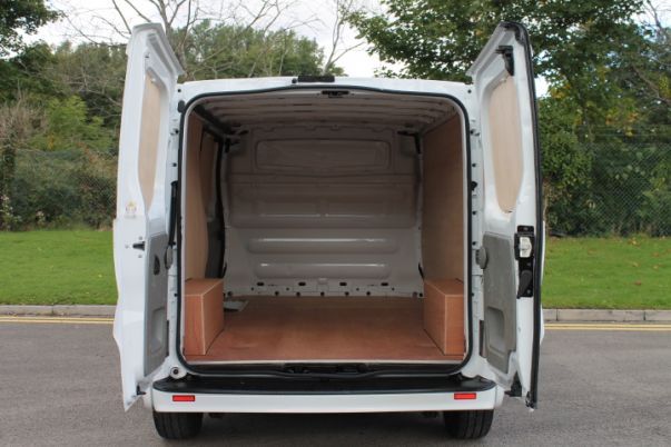 2011 VAUXHALL VIVARO 2.0 CDTI image 4
