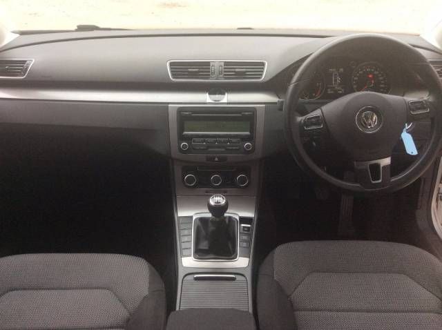 2011 VOLKSWAGEN PASSAT 1.6 TDI image 4
