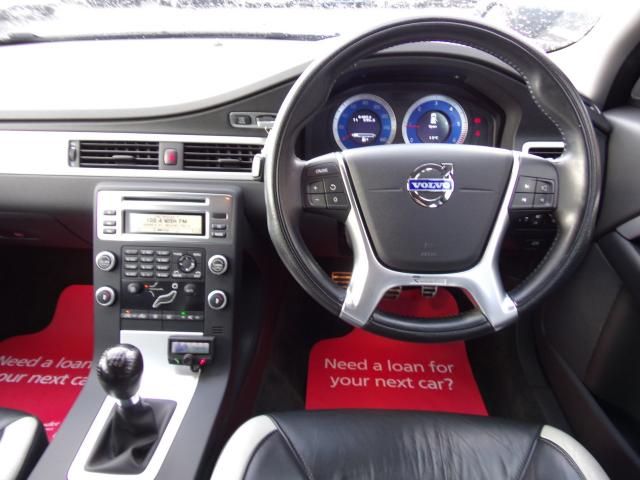 2010 VOLVO V70 2.0 D R-DESIGN SE image 4