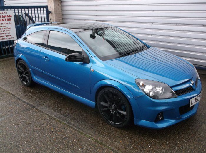 2007 Vauxhall Astra 2.0T 16V VXR image 1