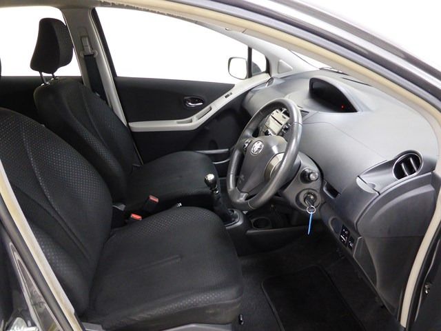 2010 TOYOTA YARIS 1.3 image 5