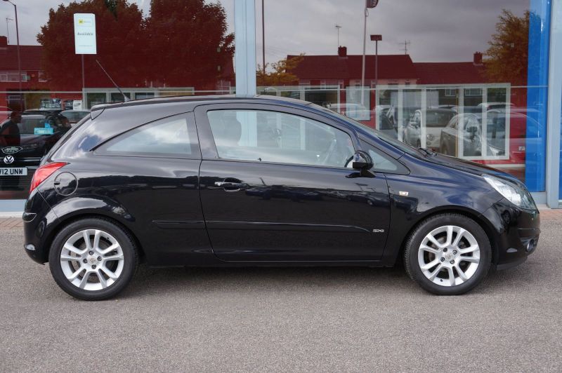 2007 Vauxhall Corsa 1.4i image 2