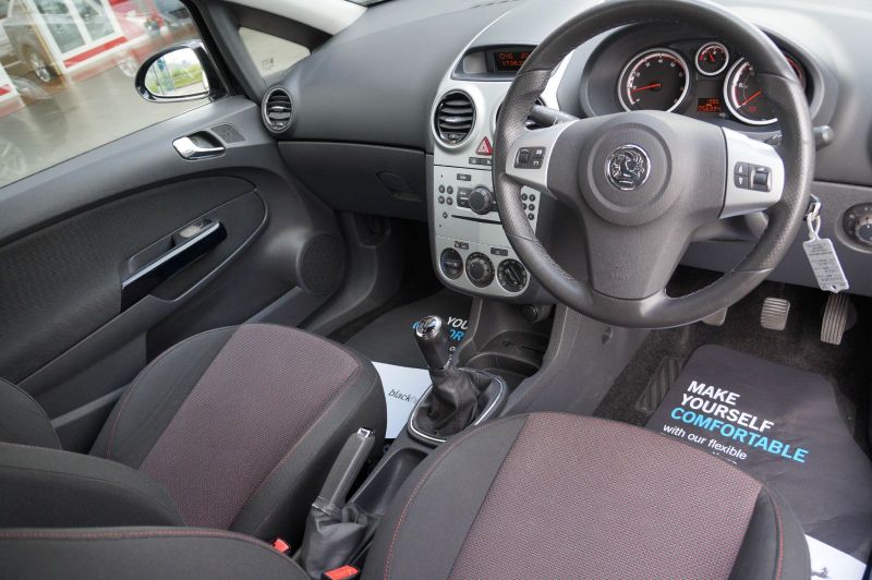 2007 Vauxhall Corsa 1.4i image 4