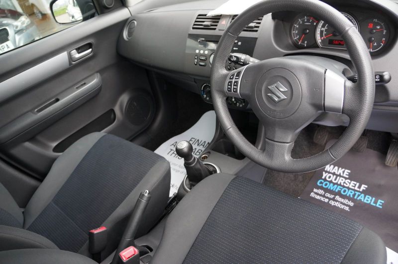 2009 Suzuki Swift 1.3 GLX image 4